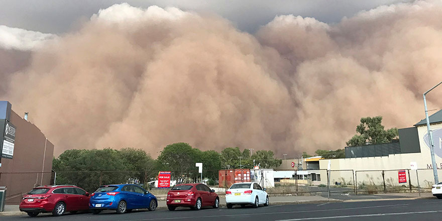 Avustralya'da dev kum fırtınası
