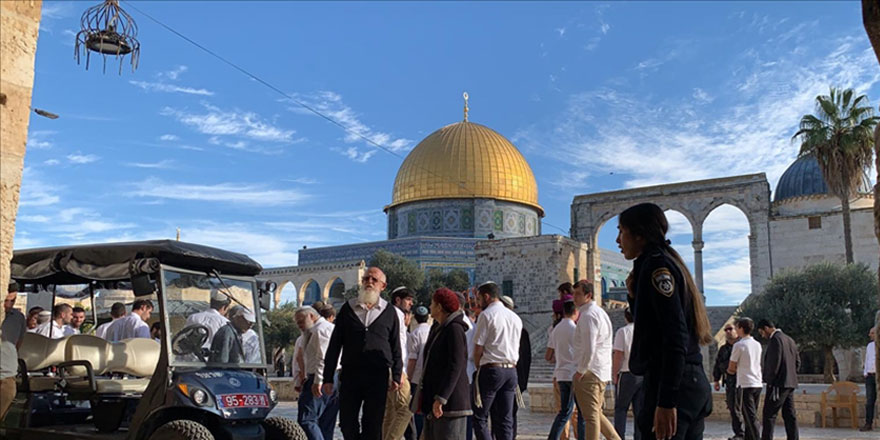 Fanatik Yahudilerden Mescid-i Aksa'ya baskın