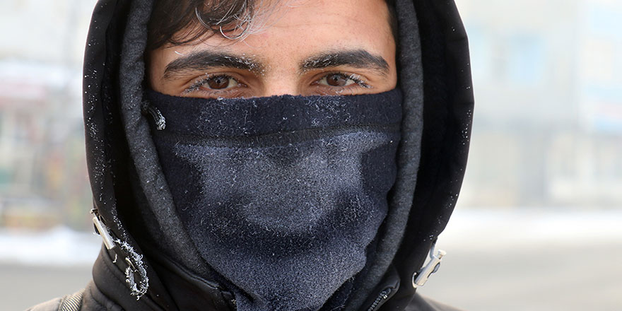 Doğu'da dondurucu soğukta dışarı çıkanların kirpikleri kırağı tuttu