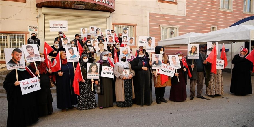 Diyarbakır annelerinin oturma eylemine bir aile daha katıldı