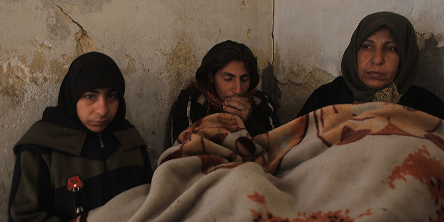 Esed rejiminin saldırısında eşini kaybeden anne, engelli çocuklarına bakıyor: Kapımızı çalan kimse yok