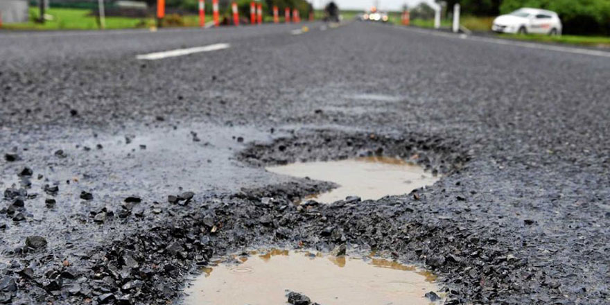 Anayasa Mahkemesi: Yoldaki çukur nedeniyle kaza yapanlara tazminat verilmeli
