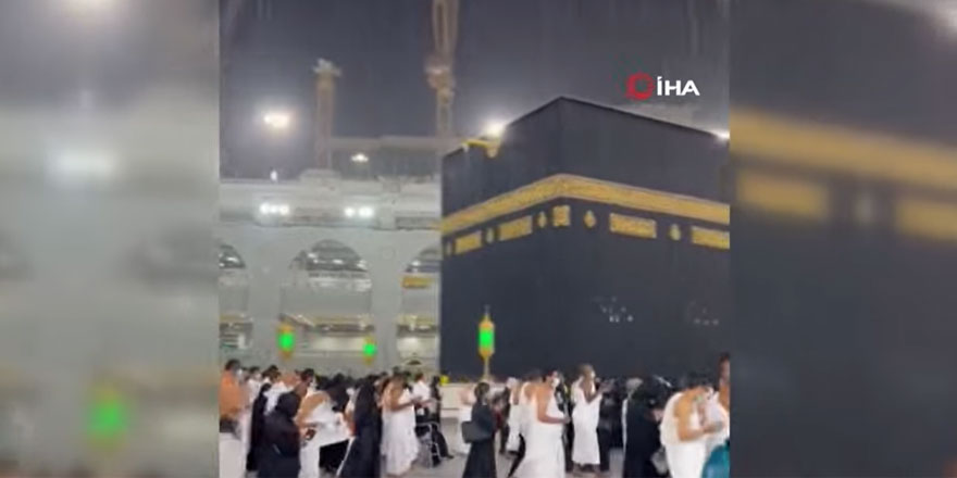 Kabe'de rahmet yağmurlarıyla tavaf