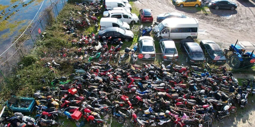Otopark değil, motosiklet mezarlığı... 12 yıldır burada bekliyorlar