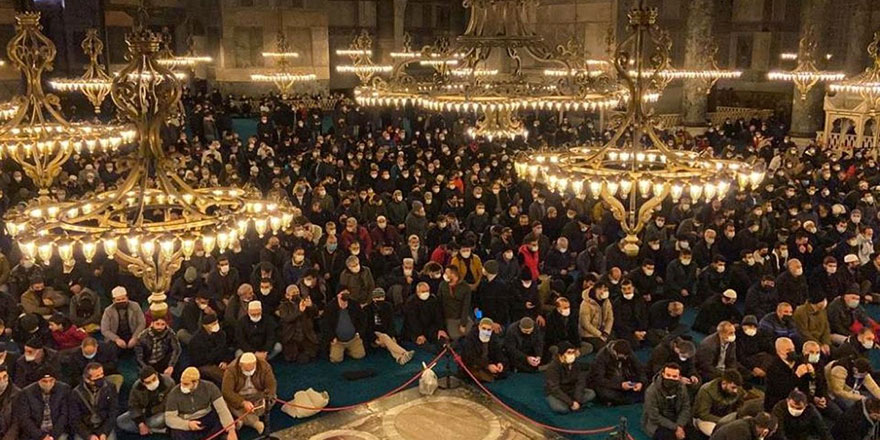 Ayasofya Camii yılın ilk sabah namazında doldu taştı