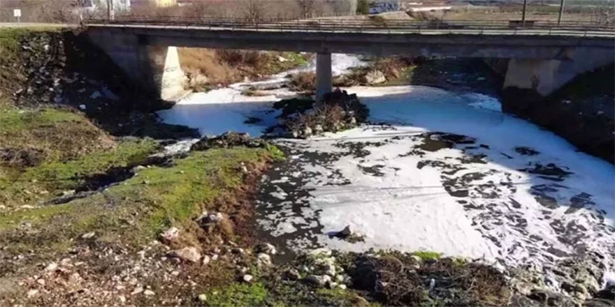 Türkiye'de bir benzeri daha yok! Kirlilikten köpürdü