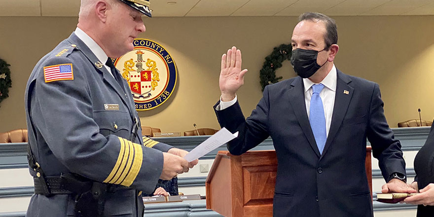 ABD'nin ilk Türk Belediye Başkanı Kur'an-ı Kerim'e el basarak yemin etti