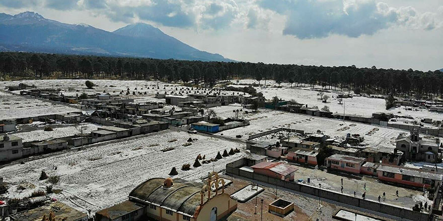 Tarihinde ilk defa kar yağan şehir, vatandaşları şaşırdı