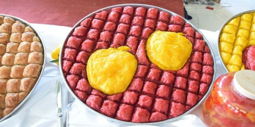 Biberden baklava yaptılar