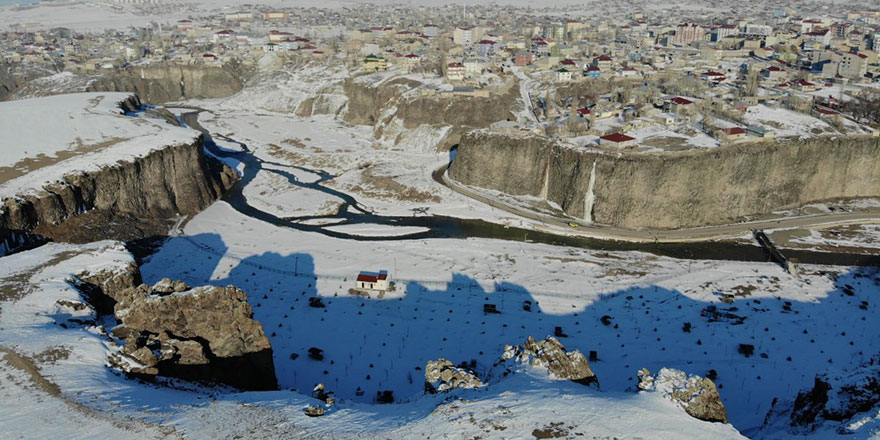 Murat Kanyonu'nda kış manzaraları