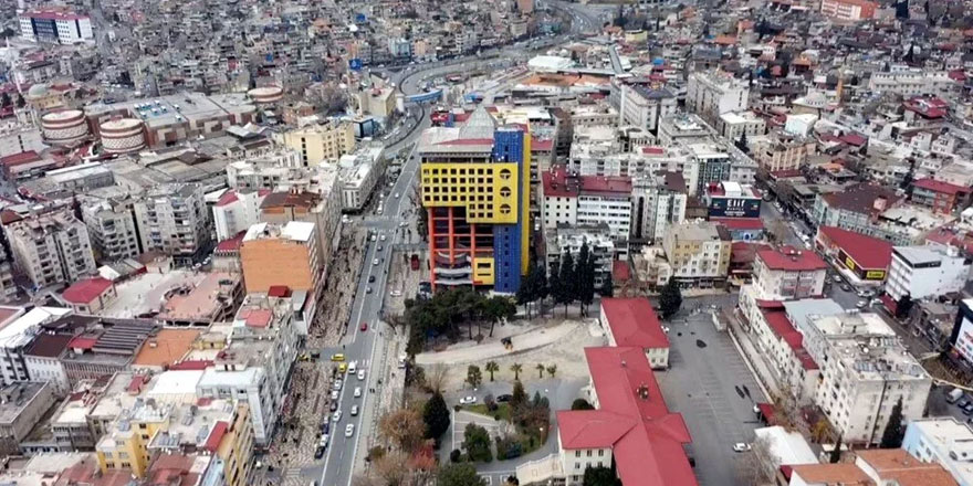 'Dünyanın en saçma binası'nın yıkımı başladı