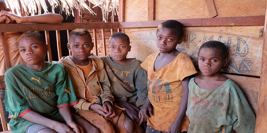 Kamerun'da Afrika'nın en eski yerlileri Pigmeler kimliksiz yaşamaya mahkum ediliyor