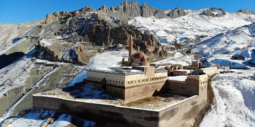 238 yıllık İshakpaşa Sarayı'nda merkezi ısıtma sistemi izleri