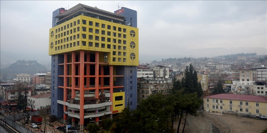 'Dünyanın en saçma binası'nda söküm çalışmaları sürüyor