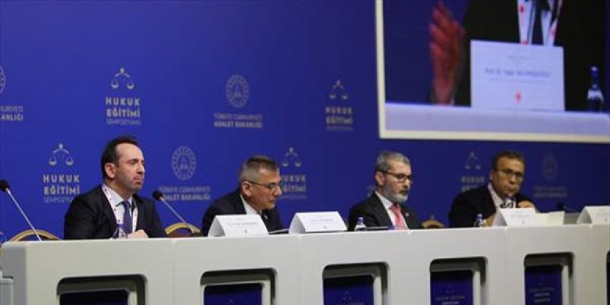 Her hukuk fakültesinde mutlaka bir duruşma salonu olmalı