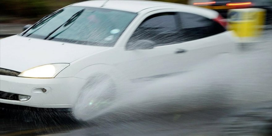 'Suda kızaklama' hareketinin yaşanmaması için lastik basıncı hayati önem taşıyor