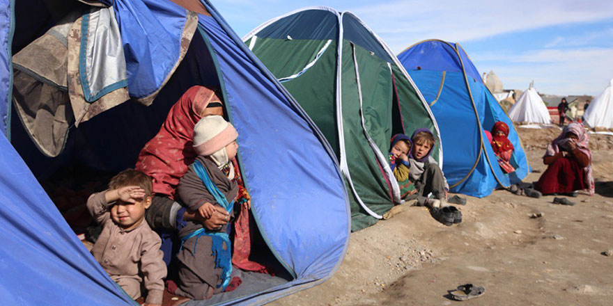 Afganlar, yazlık çadırlarda kışı atlatmaya çalışıyor