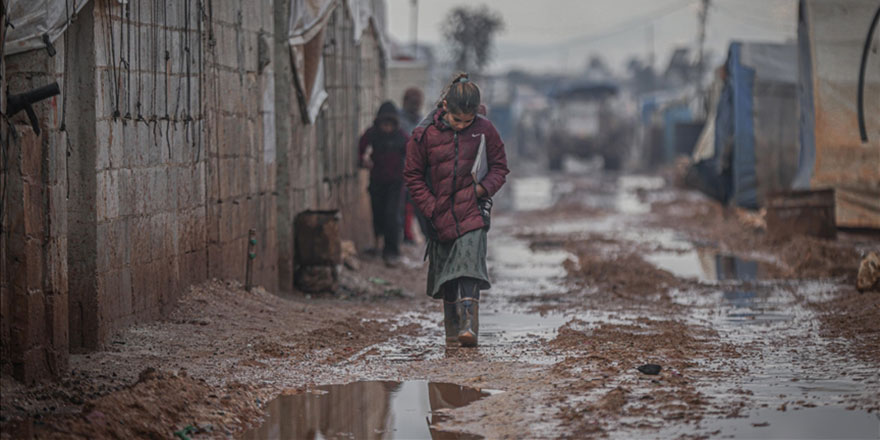 Çadırlarda yaşayan Suriyelilerin kışla çetin sınavı sürüyor