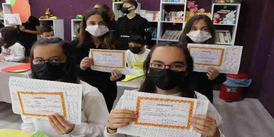 21 ikiz öğrencinin karne heyecanı