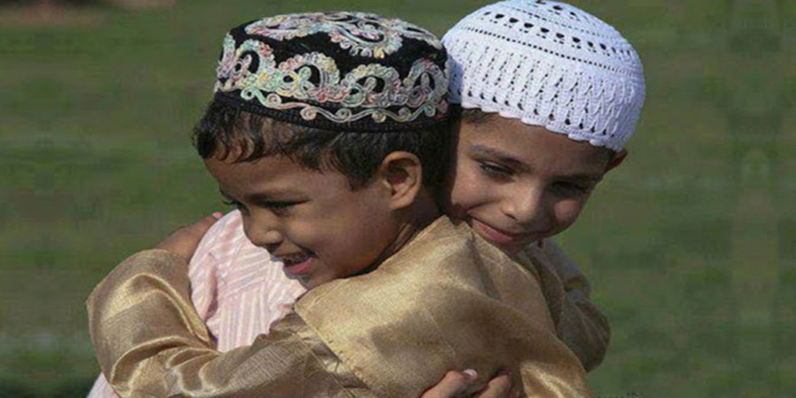 Sarılmak, musafaha insan üzerinde çok olumlu etki yapıyor