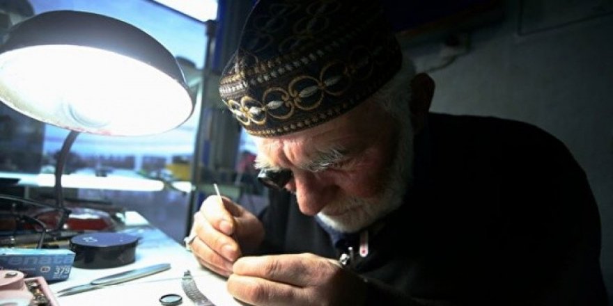 Yarım asırdır saat tamirciliği yapıyor: 'Cumartesi saatçisi'nin ustasına vefası