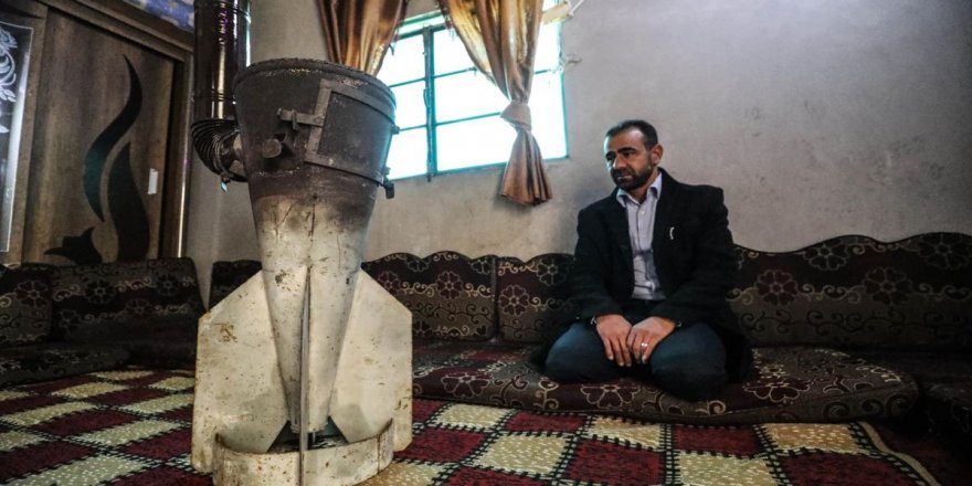 Evine düşen roketin kalıntısını sobaya dönüştürdü