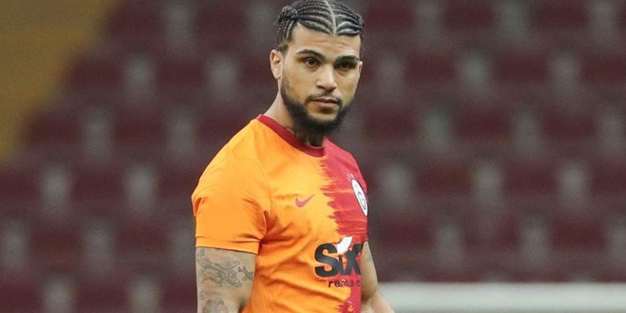 Türkiye sokaklarında yankılanan ezanlara hayretle uyandı