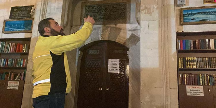 Almanya'dan bisikletle Çorlu'ya gelen gezgin Süleymaniye Camisi'ni tanıttı