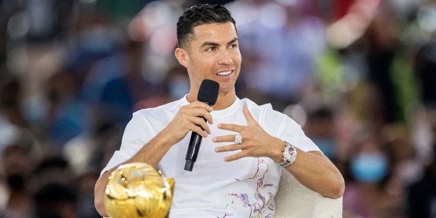 Cristiano Ronaldo: Oğluma daha telefon almadım siz de sanal dünyanın esiri olmayın