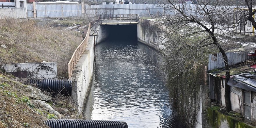 Lağım suyu 3 yıldır mahalleye akıyor