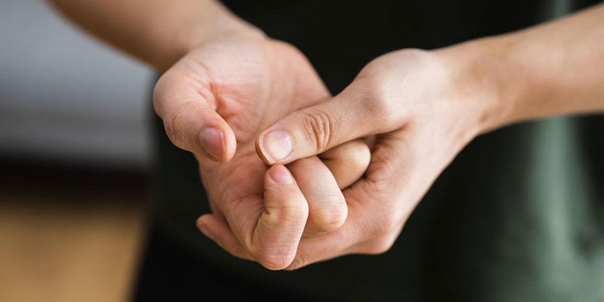 Parmak çıtlatmak tik hâline gelirse tehlikeli olabilir