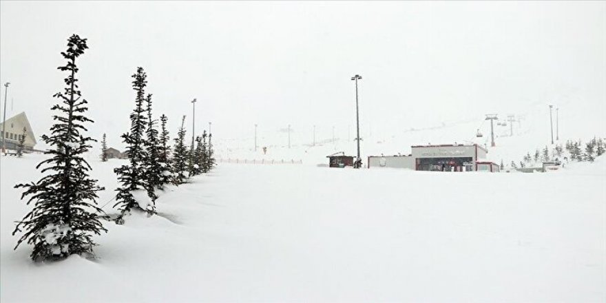 Yıldız Dağı'nda kar kalınlığı 135 santimetreye ulaştı