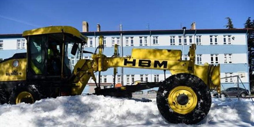 Isparta'da okullar pazartesi gününe hazırlanıyor