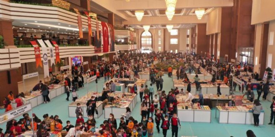 Gaziantep'teki kitap fuarını 633 bin kişi ziyaret etti
