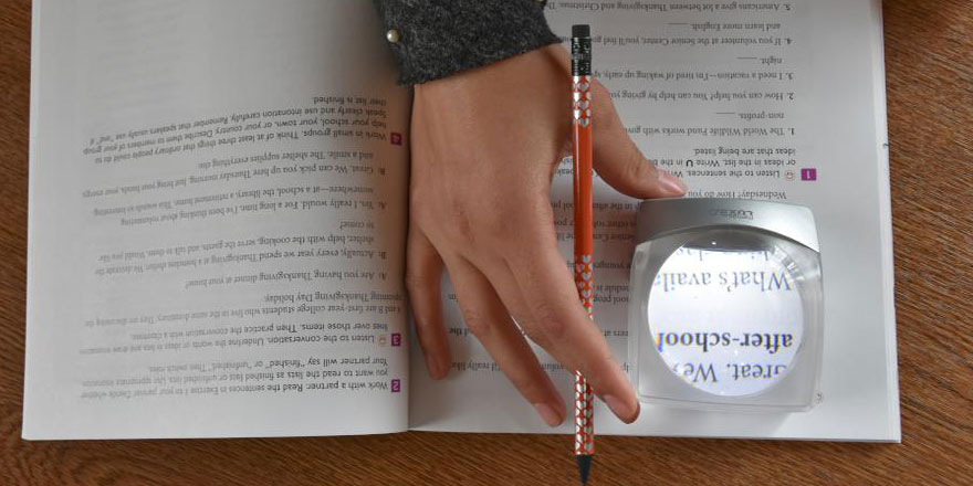 Mercekle ders çalışan Nazlıcan azmiyle üniversiteli oldu