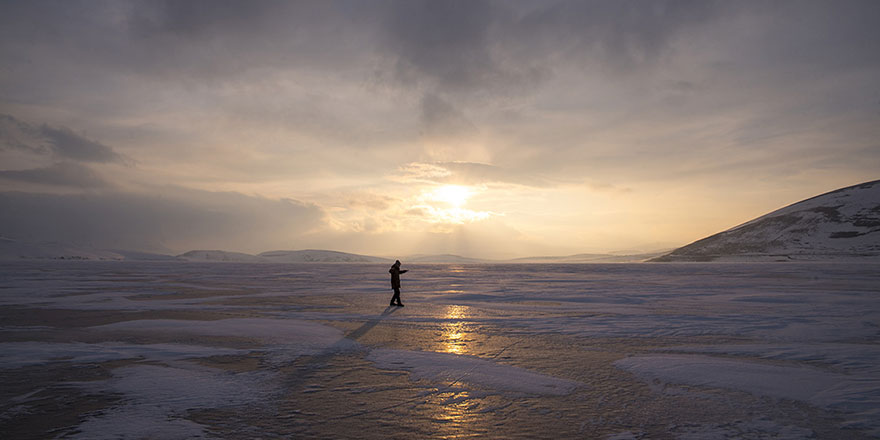 Kars'ın zirvesindeki Aygır Gölü tamamen buzla kaplandı