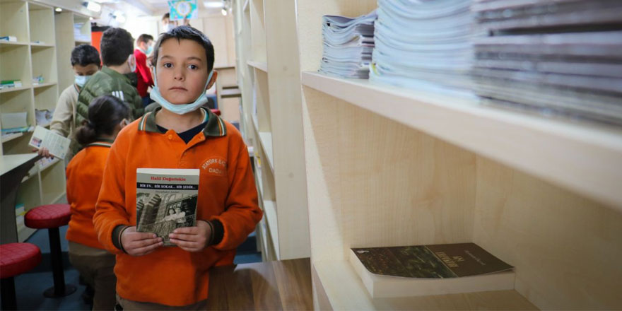 14 yıllık yolcu otobüsü kütüphaneye çevrildi