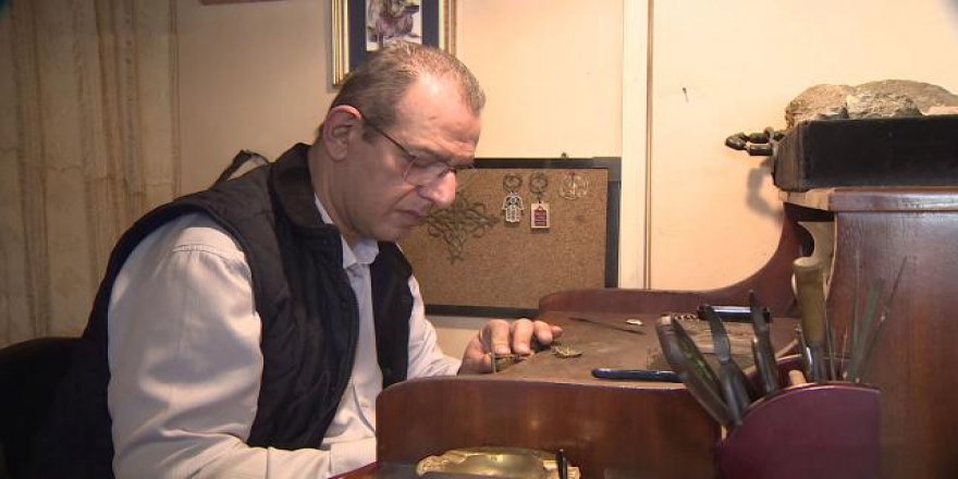 Disleksi olduğunu 53 yıl sonra öğrendi: Parmakla gösterilen kuyum ustası oldu