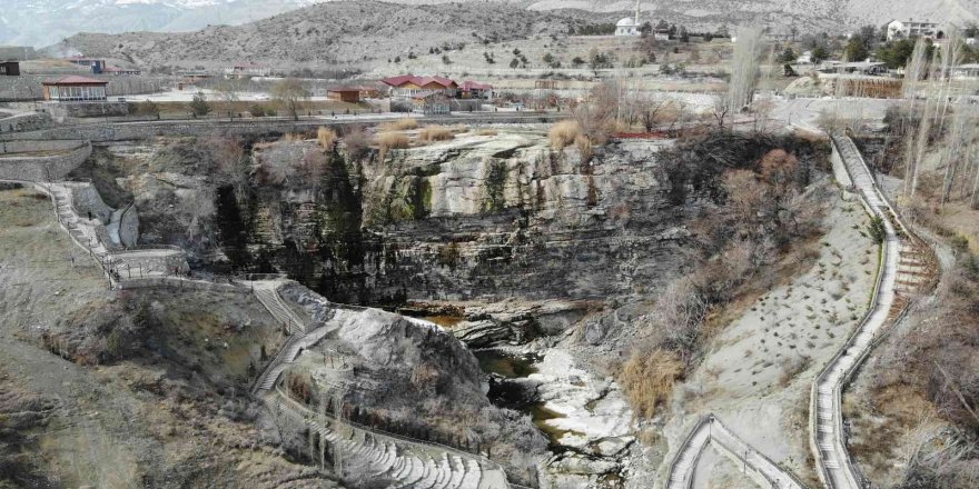 Tortum Şelalesi kurudu