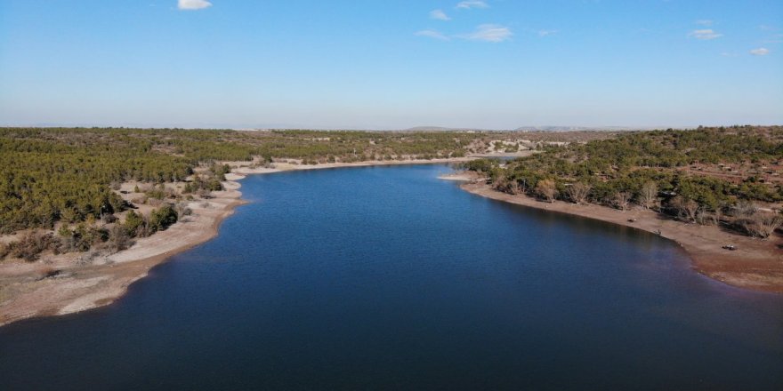 Eskişehir'de kuraklıkla gündeme gelen gölet, kışın canlandı