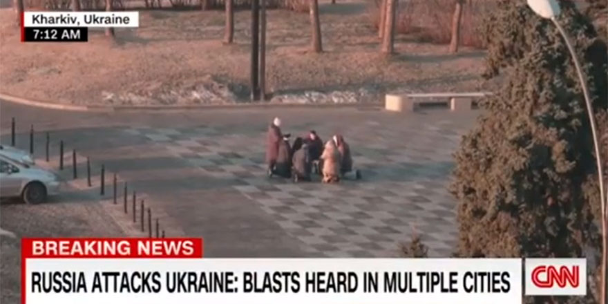 Rusya saldırınca Ukraynalı siviller meydanda diz çöküp dua etti