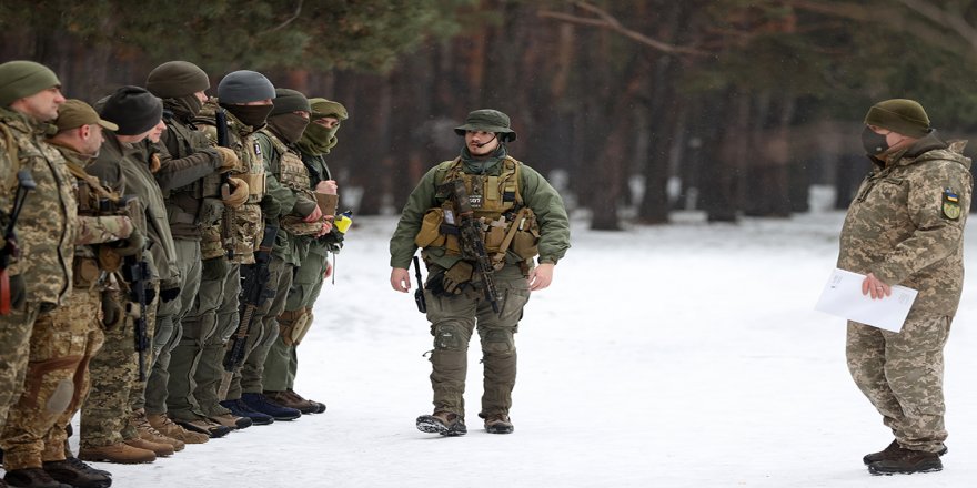 Ukrayna'da siviller yaş sınırlandırılması olmaksızın askere çağrıldı