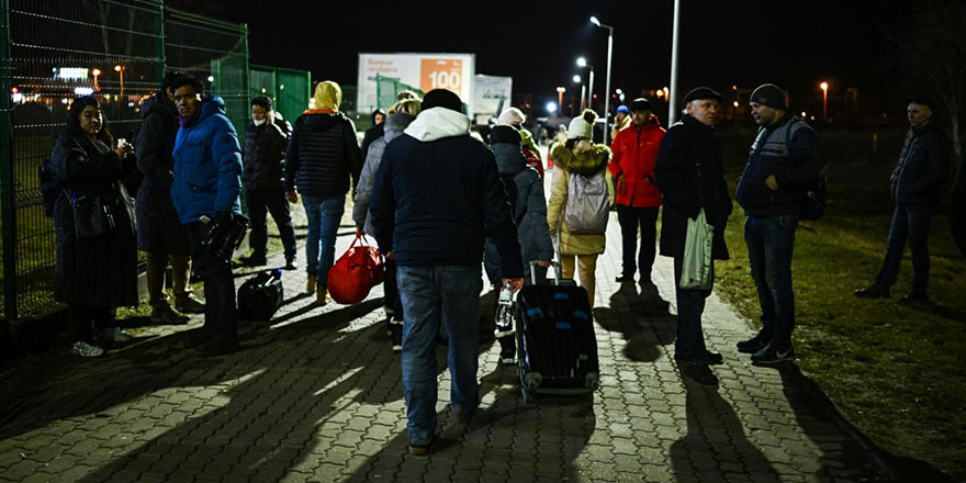 İngiltere'nin düzensiz göçmenleri Ruanda'ya gönderme planı tepki çekti