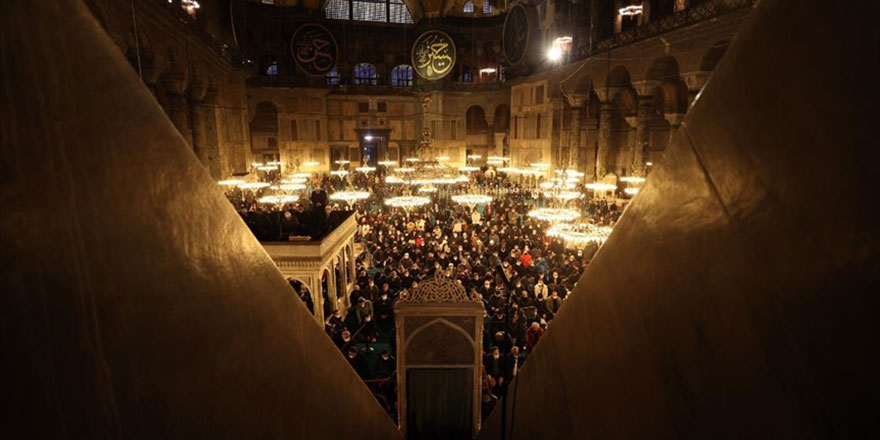 Ayasofya-i Kebir Camii'nde 88 yıl sonra ilk teravih namazı kılınacak
