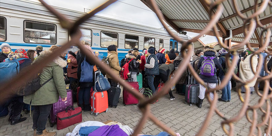 Ukraynalı sığınmacılara kucak açanlar Orta Doğuluları sınır dışı ediyor