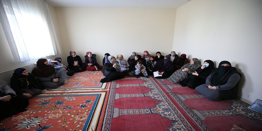 Savaşın göçe zorladığı kadınlar, çocuklarına hem annelik hem babalık yapıyor