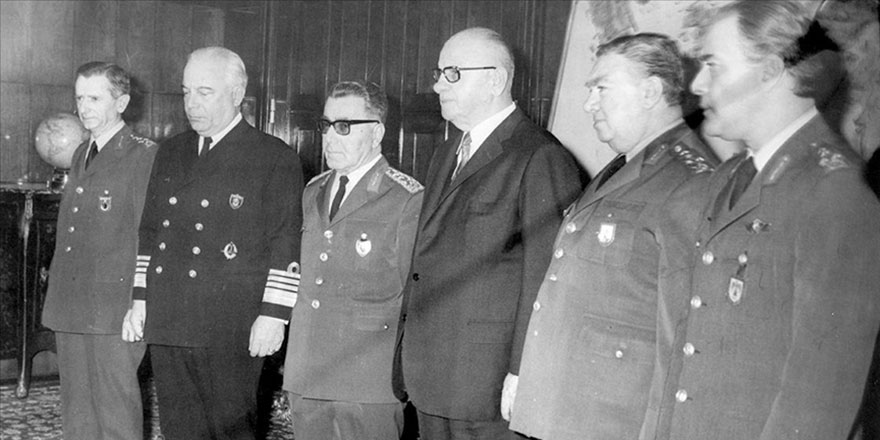 'Atatürkçü hükümet' isteyen askerlerin demokrasiye vurduğu darbe: 12 Mart Muhtırası