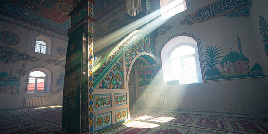 700 yıllık camideki ahşap sanatı gören hayret ediyor