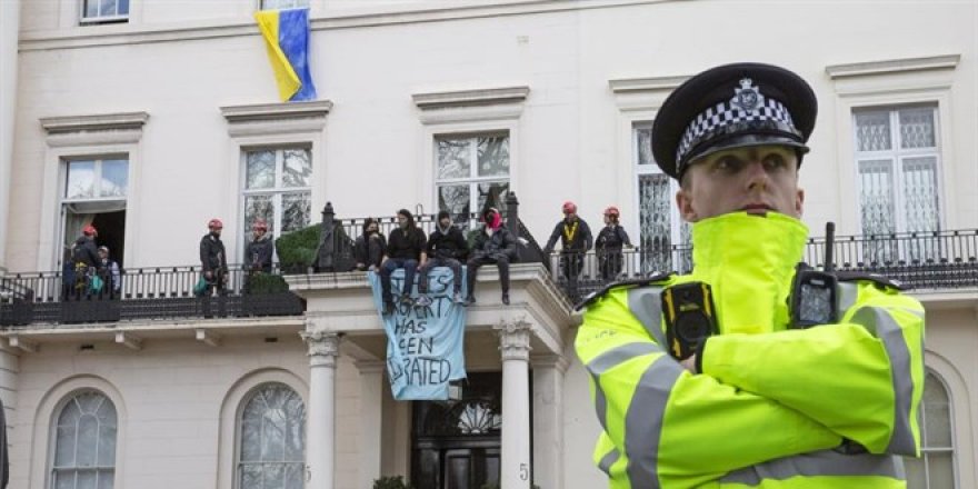 İngiltere ve Fransa'da Rus milyarderlerin malikaneleri işgal edildi