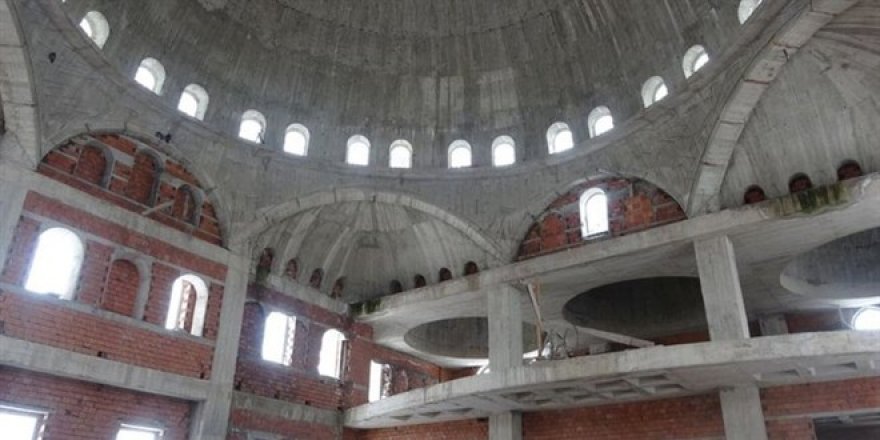 Caminin yapımı bitmeyince muhtar satmak istedi